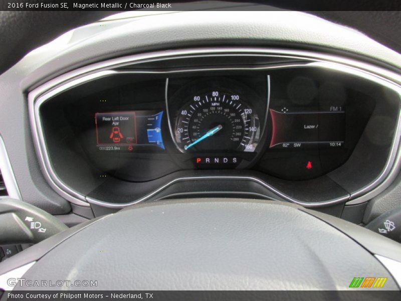 Magnetic Metallic / Charcoal Black 2016 Ford Fusion SE