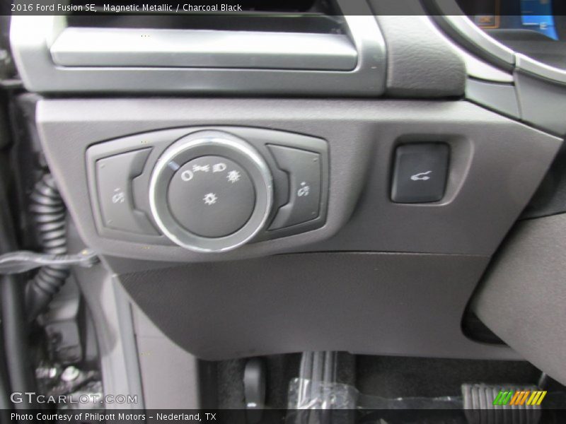 Magnetic Metallic / Charcoal Black 2016 Ford Fusion SE