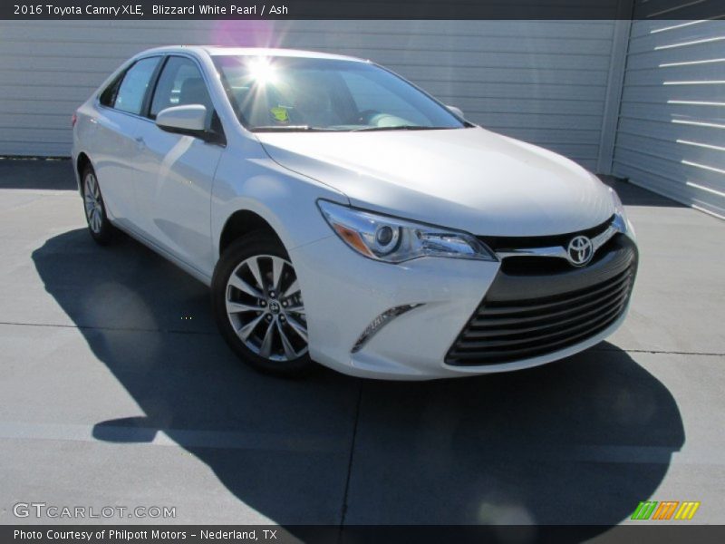 Blizzard White Pearl / Ash 2016 Toyota Camry XLE