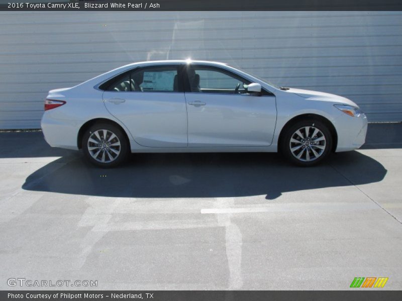 Blizzard White Pearl / Ash 2016 Toyota Camry XLE