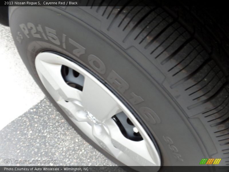Cayenne Red / Black 2013 Nissan Rogue S