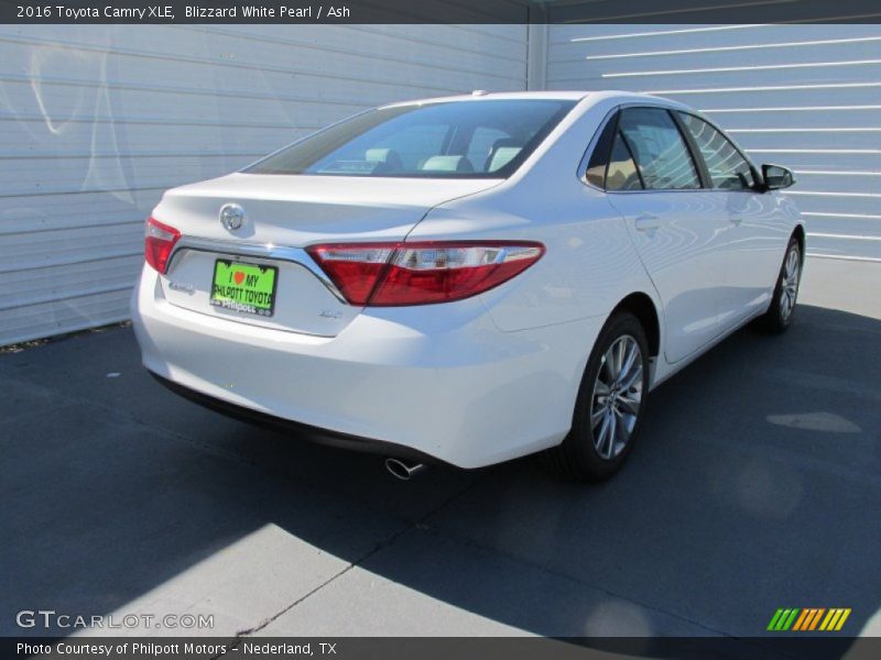 Blizzard White Pearl / Ash 2016 Toyota Camry XLE