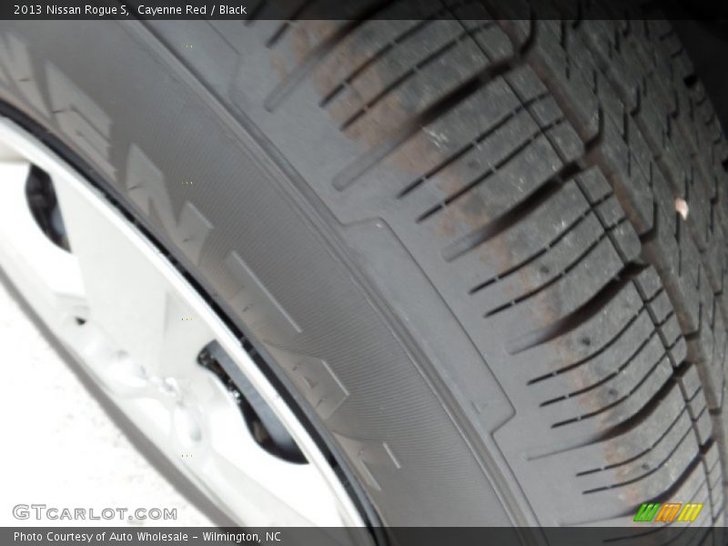 Cayenne Red / Black 2013 Nissan Rogue S