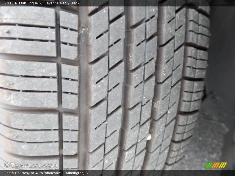 Cayenne Red / Black 2013 Nissan Rogue S