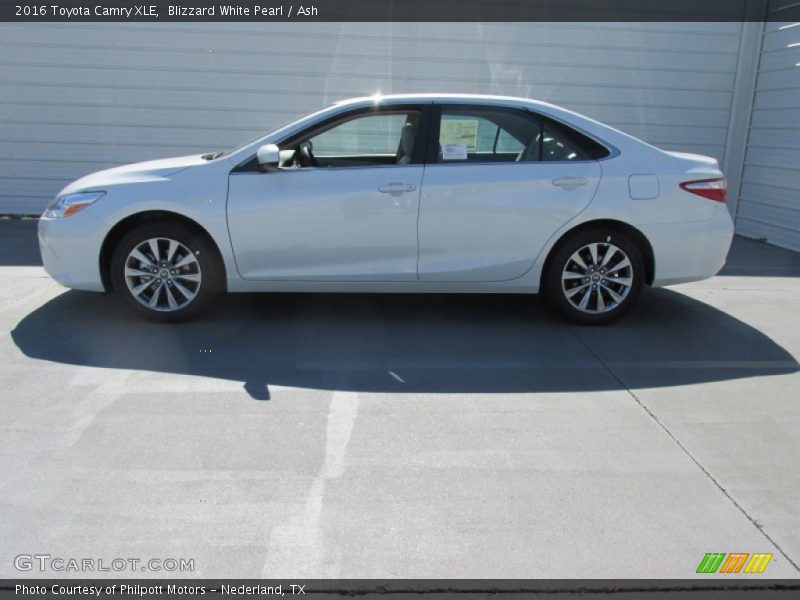 Blizzard White Pearl / Ash 2016 Toyota Camry XLE