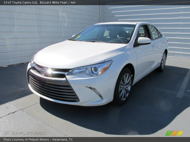 Blizzard White Pearl / Ash 2016 Toyota Camry XLE
