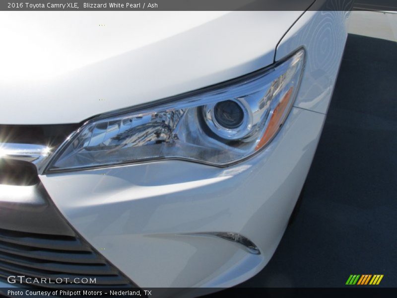 Blizzard White Pearl / Ash 2016 Toyota Camry XLE