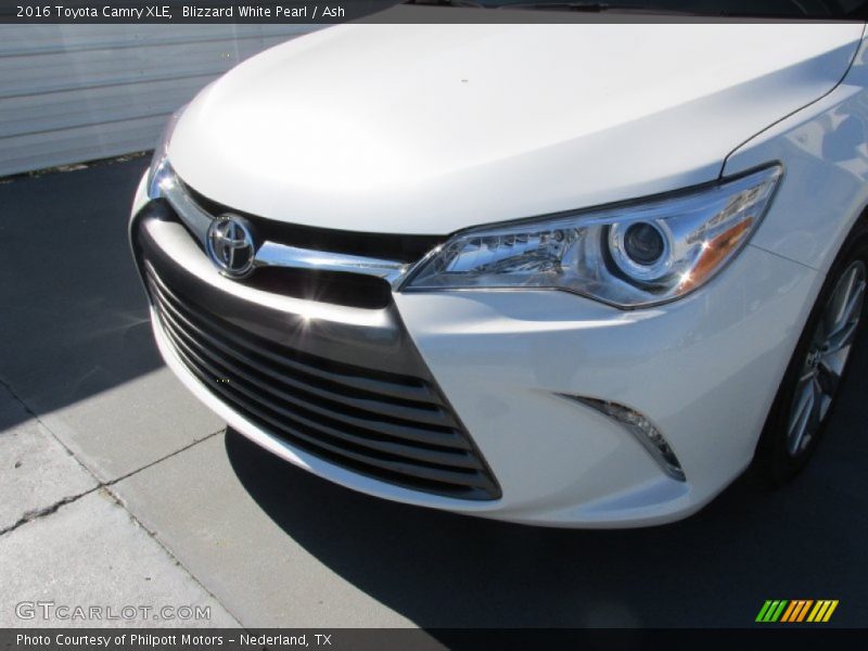 Blizzard White Pearl / Ash 2016 Toyota Camry XLE