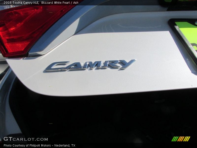 Blizzard White Pearl / Ash 2016 Toyota Camry XLE