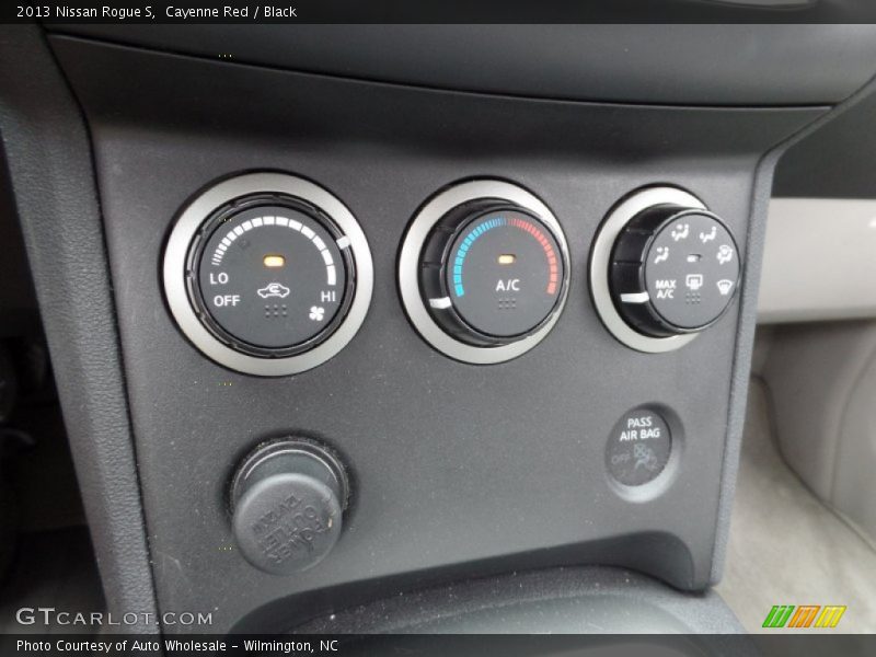 Cayenne Red / Black 2013 Nissan Rogue S