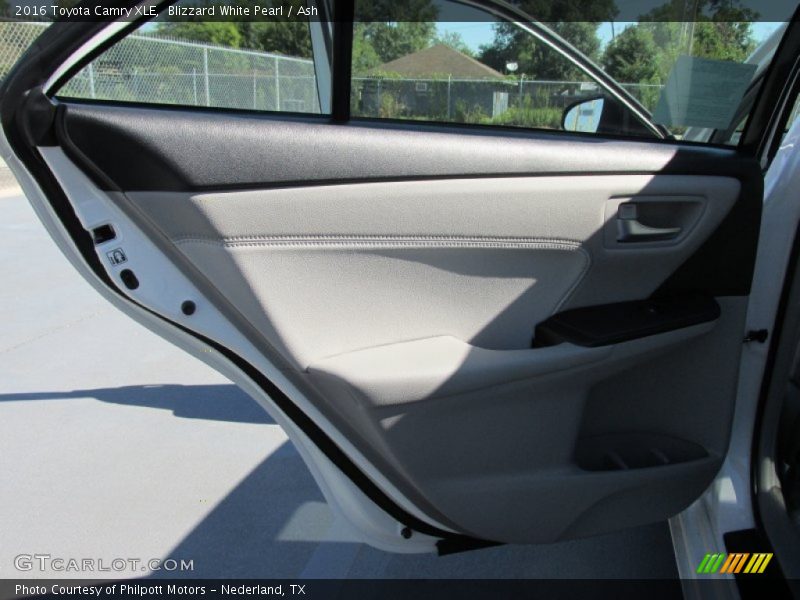 Blizzard White Pearl / Ash 2016 Toyota Camry XLE