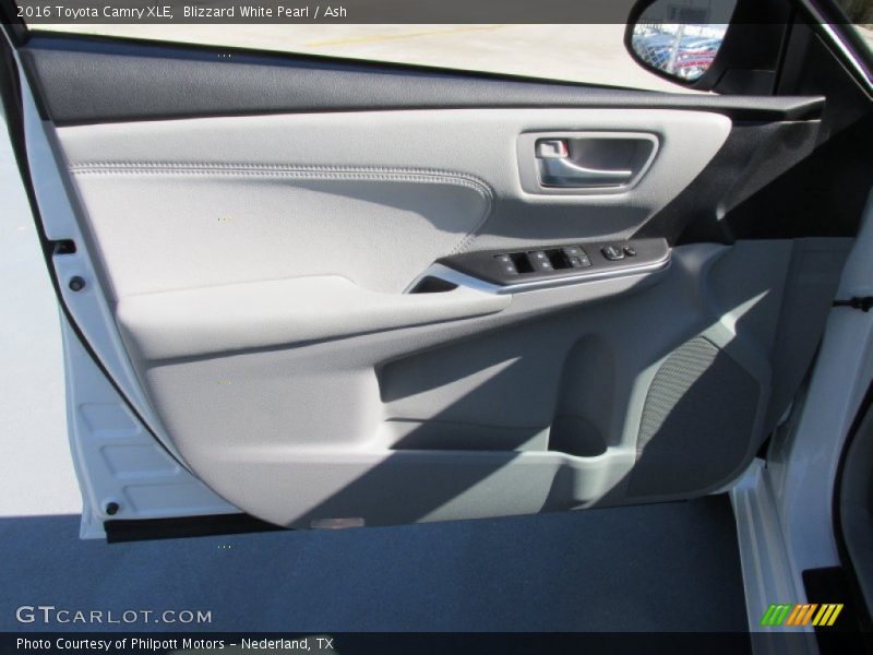 Blizzard White Pearl / Ash 2016 Toyota Camry XLE