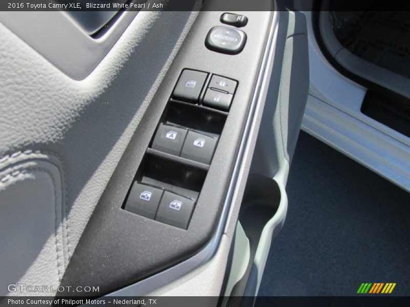 Blizzard White Pearl / Ash 2016 Toyota Camry XLE