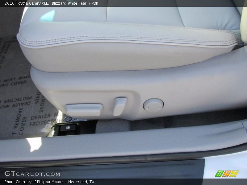 Blizzard White Pearl / Ash 2016 Toyota Camry XLE