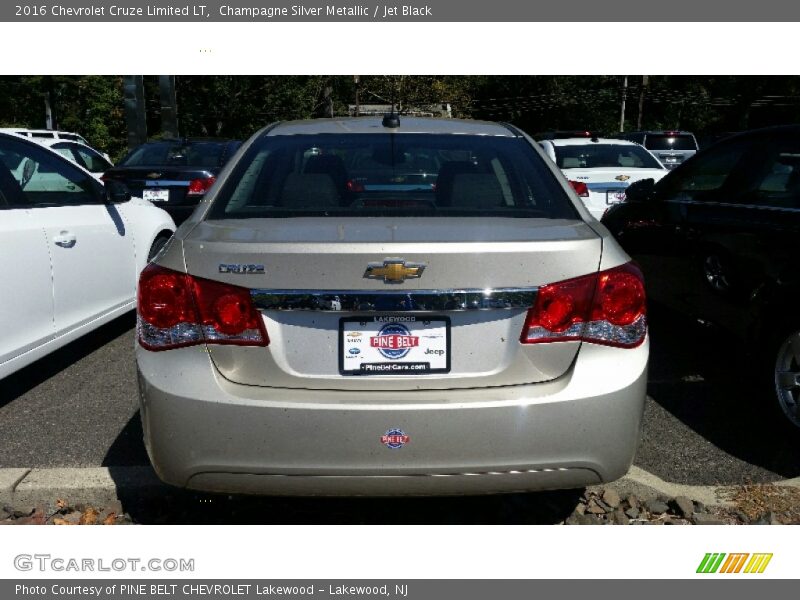 Champagne Silver Metallic / Jet Black 2016 Chevrolet Cruze Limited LT