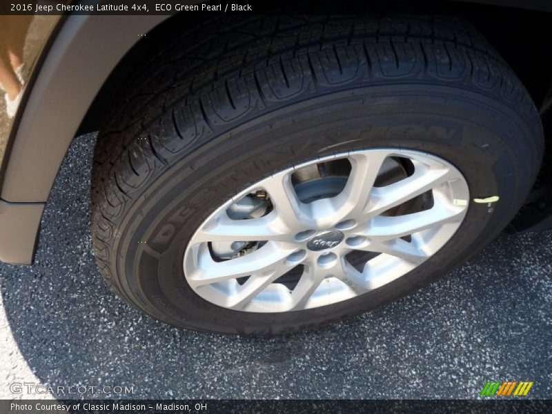 ECO Green Pearl / Black 2016 Jeep Cherokee Latitude 4x4