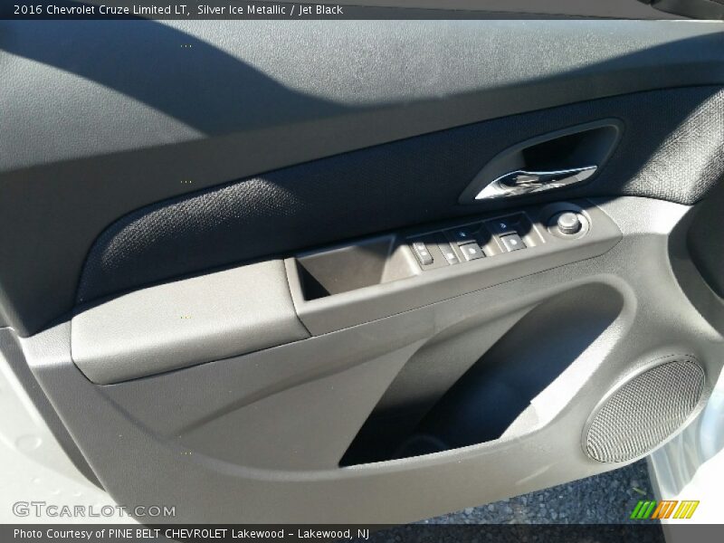 Silver Ice Metallic / Jet Black 2016 Chevrolet Cruze Limited LT