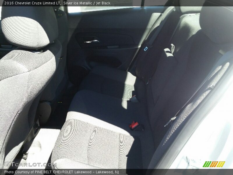 Silver Ice Metallic / Jet Black 2016 Chevrolet Cruze Limited LT