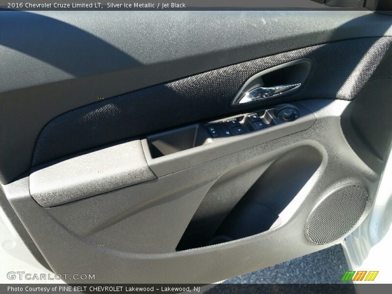 Silver Ice Metallic / Jet Black 2016 Chevrolet Cruze Limited LT
