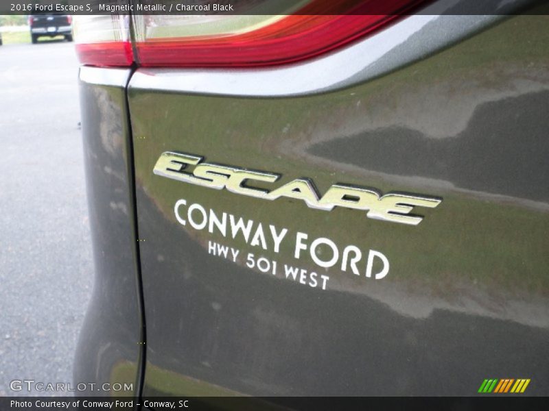 Magnetic Metallic / Charcoal Black 2016 Ford Escape S
