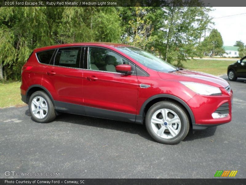 Ruby Red Metallic / Medium Light Stone 2016 Ford Escape SE