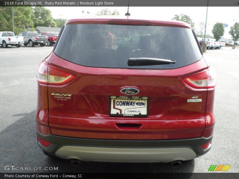 Ruby Red Metallic / Medium Light Stone 2016 Ford Escape SE