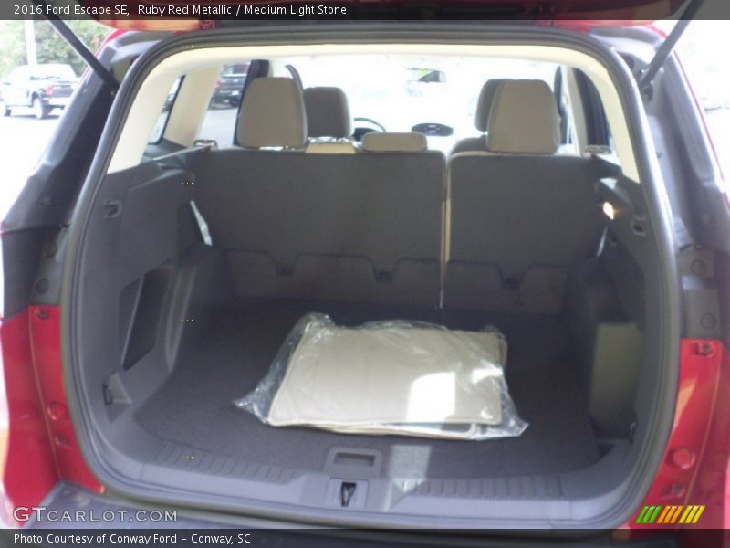 Ruby Red Metallic / Medium Light Stone 2016 Ford Escape SE