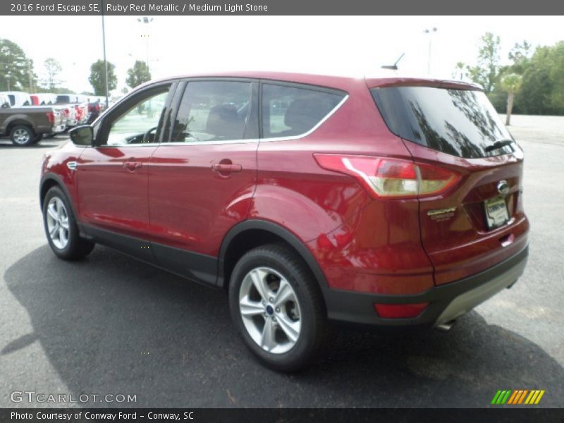 Ruby Red Metallic / Medium Light Stone 2016 Ford Escape SE