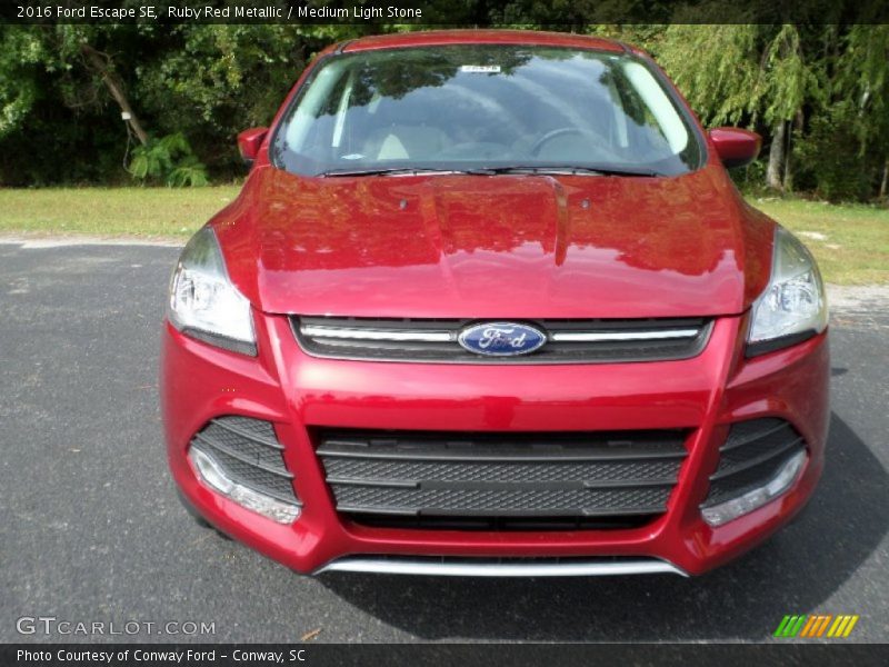 Ruby Red Metallic / Medium Light Stone 2016 Ford Escape SE