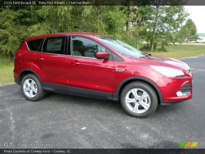 Ruby Red Metallic / Charcoal Black 2016 Ford Escape SE