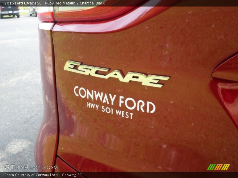 Ruby Red Metallic / Charcoal Black 2016 Ford Escape SE