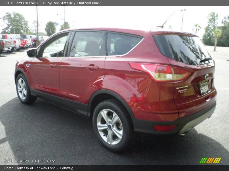 Ruby Red Metallic / Charcoal Black 2016 Ford Escape SE