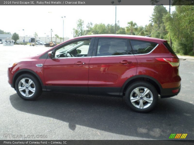 Ruby Red Metallic / Charcoal Black 2016 Ford Escape SE