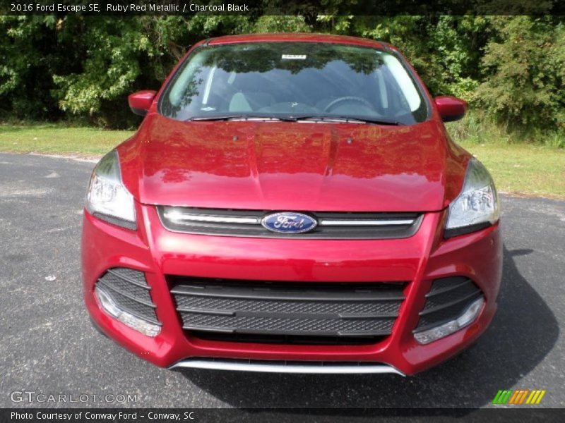 Ruby Red Metallic / Charcoal Black 2016 Ford Escape SE