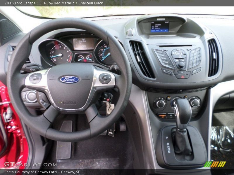 Ruby Red Metallic / Charcoal Black 2016 Ford Escape SE