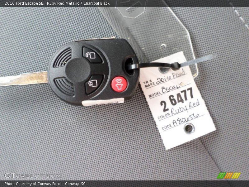 Ruby Red Metallic / Charcoal Black 2016 Ford Escape SE