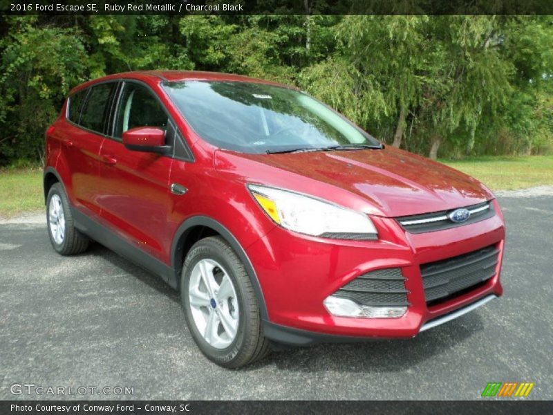 Ruby Red Metallic / Charcoal Black 2016 Ford Escape SE
