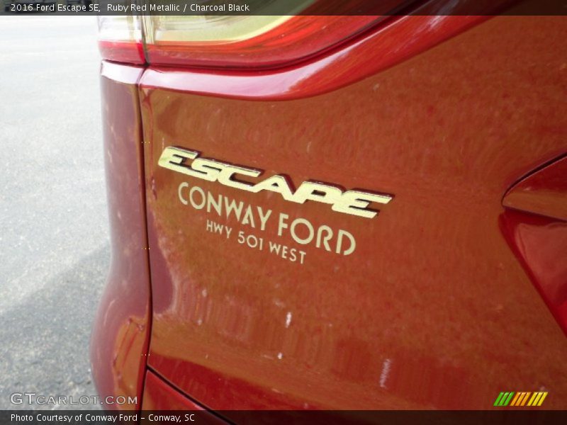 Ruby Red Metallic / Charcoal Black 2016 Ford Escape SE