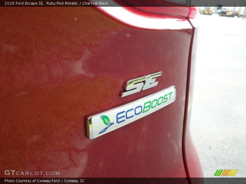 Ruby Red Metallic / Charcoal Black 2016 Ford Escape SE