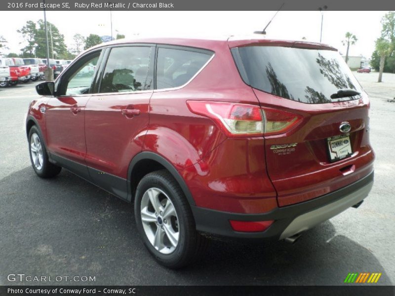 Ruby Red Metallic / Charcoal Black 2016 Ford Escape SE