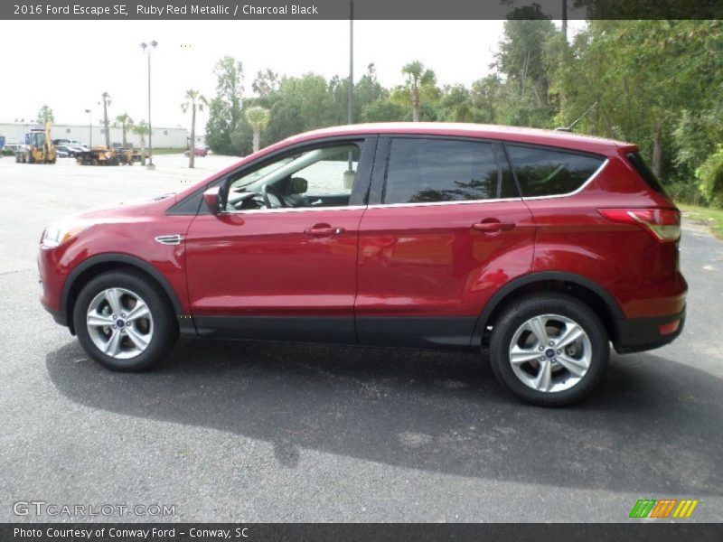 Ruby Red Metallic / Charcoal Black 2016 Ford Escape SE