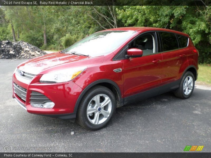 Ruby Red Metallic / Charcoal Black 2016 Ford Escape SE