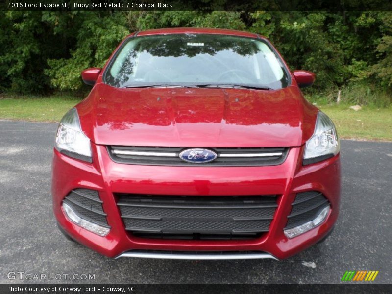 Ruby Red Metallic / Charcoal Black 2016 Ford Escape SE