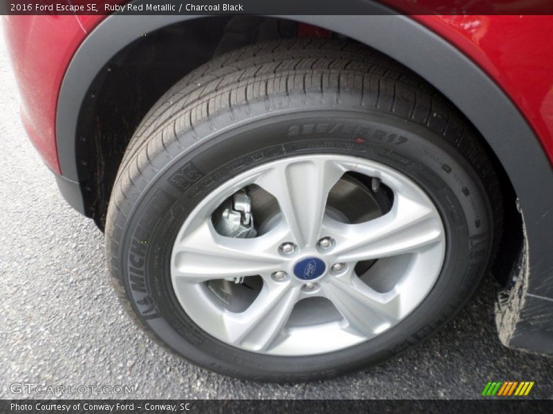 Ruby Red Metallic / Charcoal Black 2016 Ford Escape SE