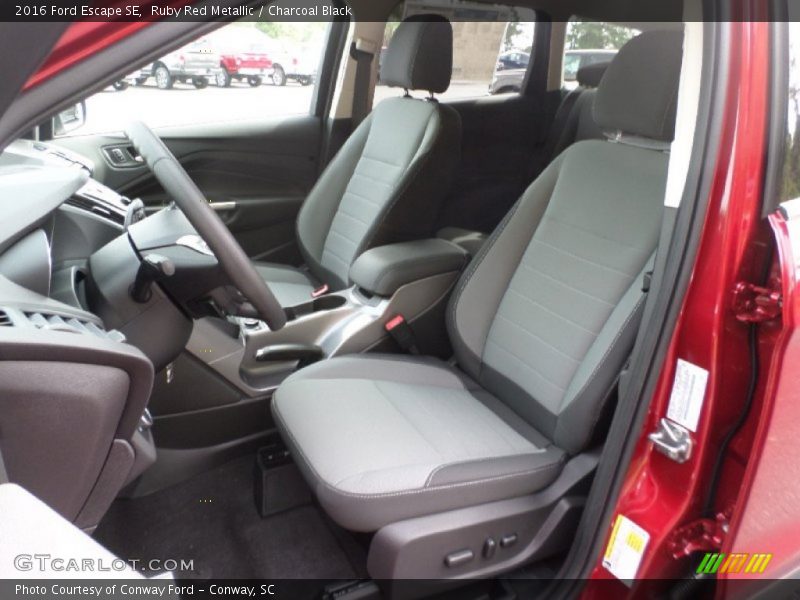 Ruby Red Metallic / Charcoal Black 2016 Ford Escape SE