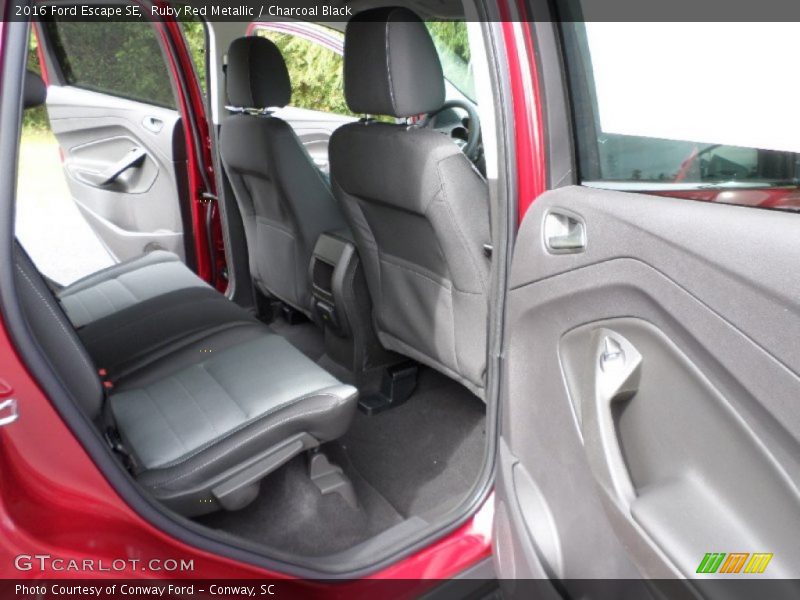 Ruby Red Metallic / Charcoal Black 2016 Ford Escape SE