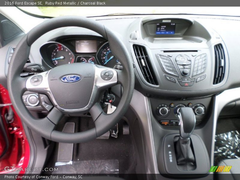 Ruby Red Metallic / Charcoal Black 2016 Ford Escape SE