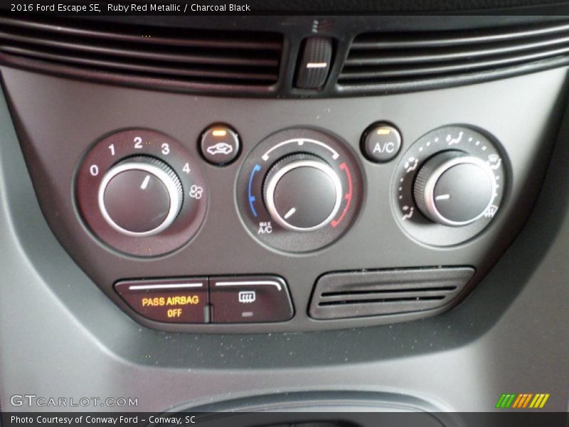 Ruby Red Metallic / Charcoal Black 2016 Ford Escape SE