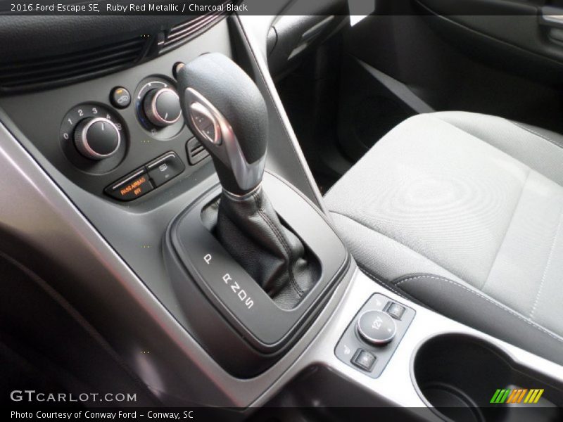 Ruby Red Metallic / Charcoal Black 2016 Ford Escape SE