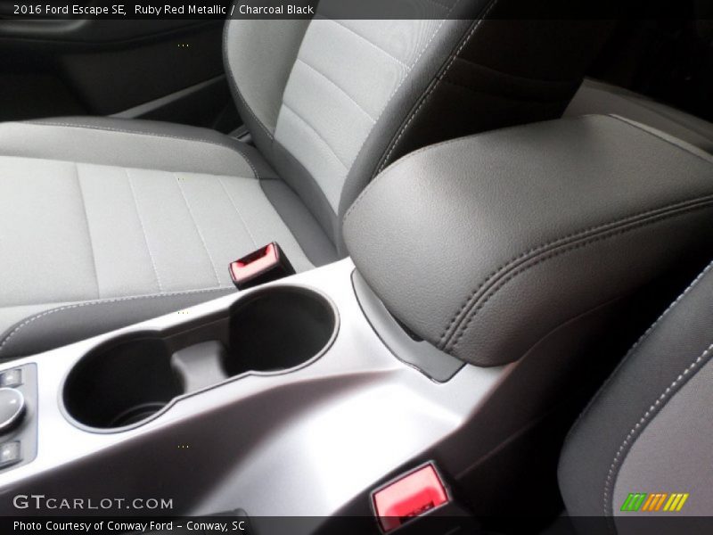 Ruby Red Metallic / Charcoal Black 2016 Ford Escape SE